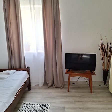 Miha'S Apartament Sulina Eksteriør bilde