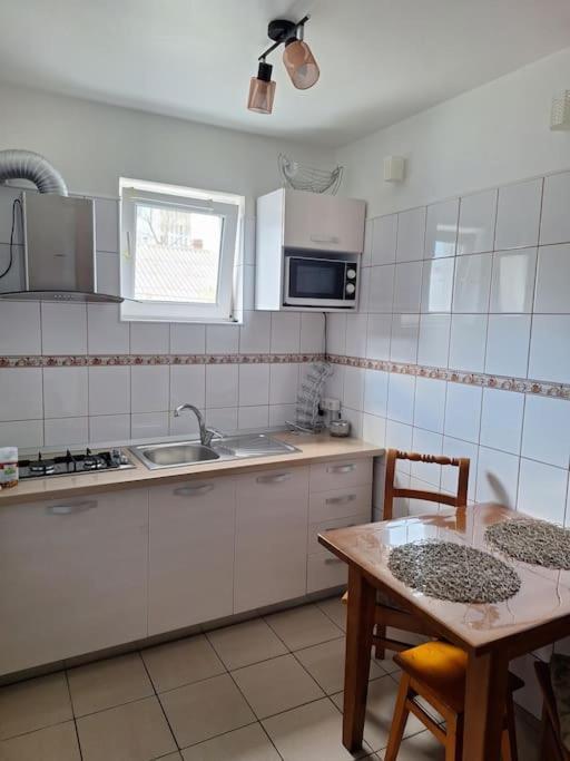 Miha'S Apartament Sulina Eksteriør bilde