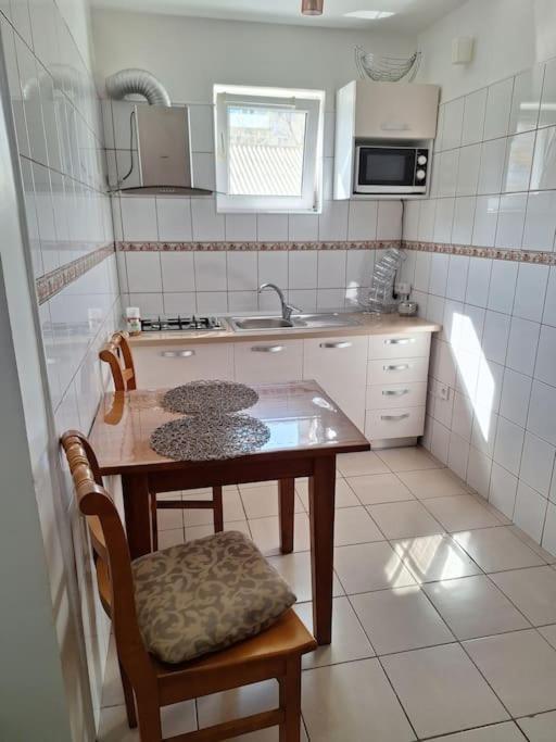 Miha'S Apartament Sulina Eksteriør bilde